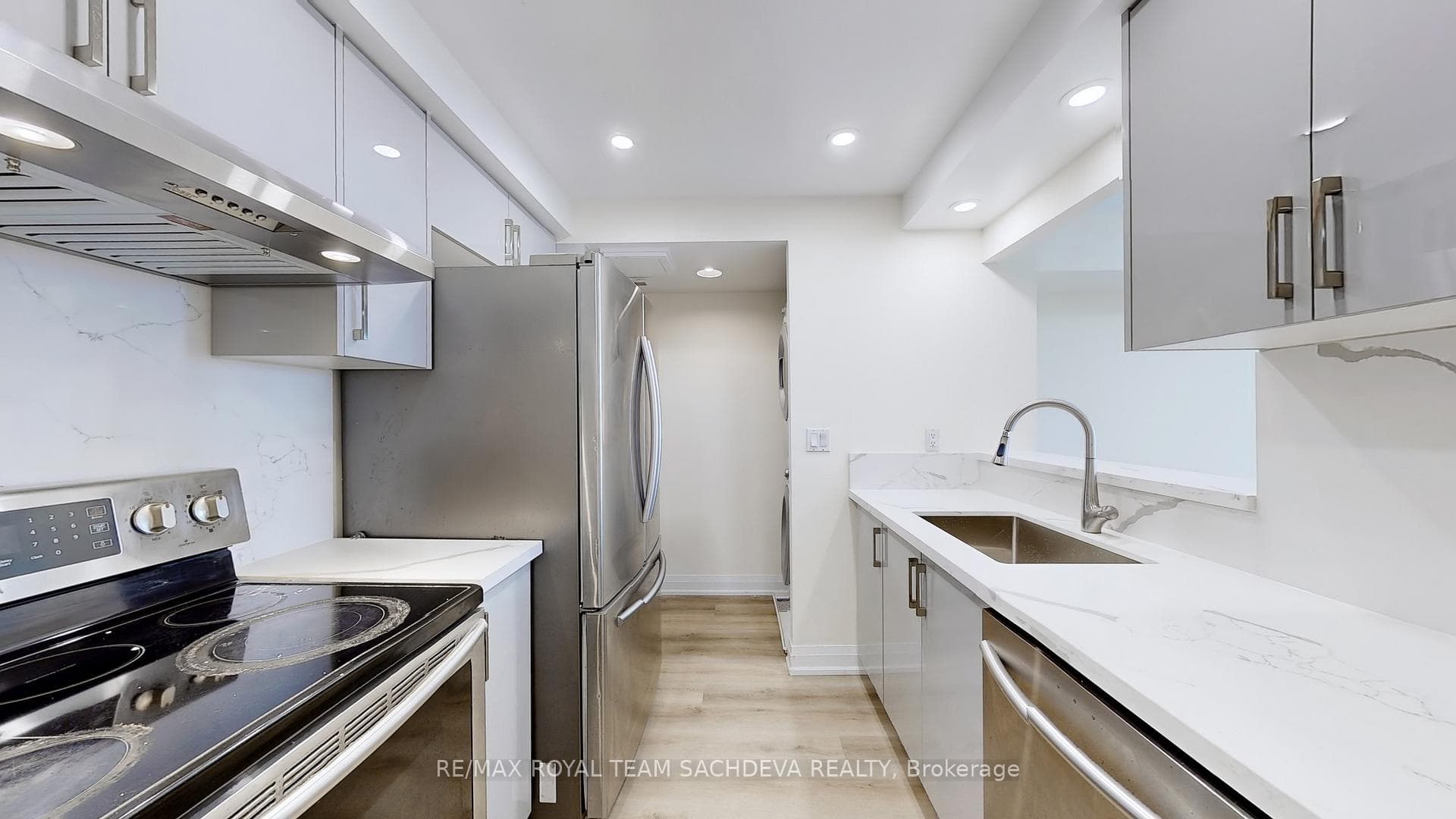 88 Corporate Drive Unit 1601 photo 10