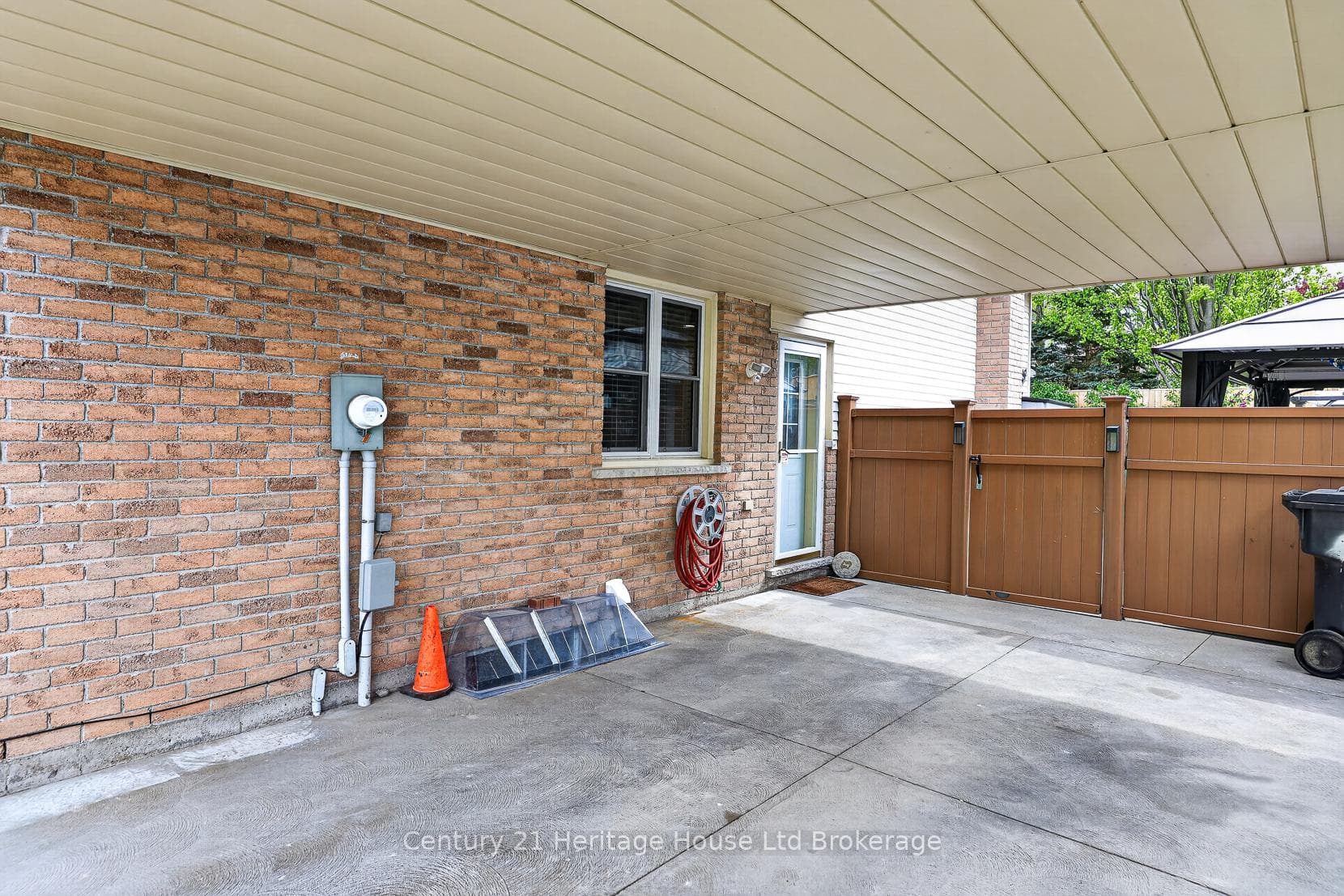 481 Ojibway Street photo 29