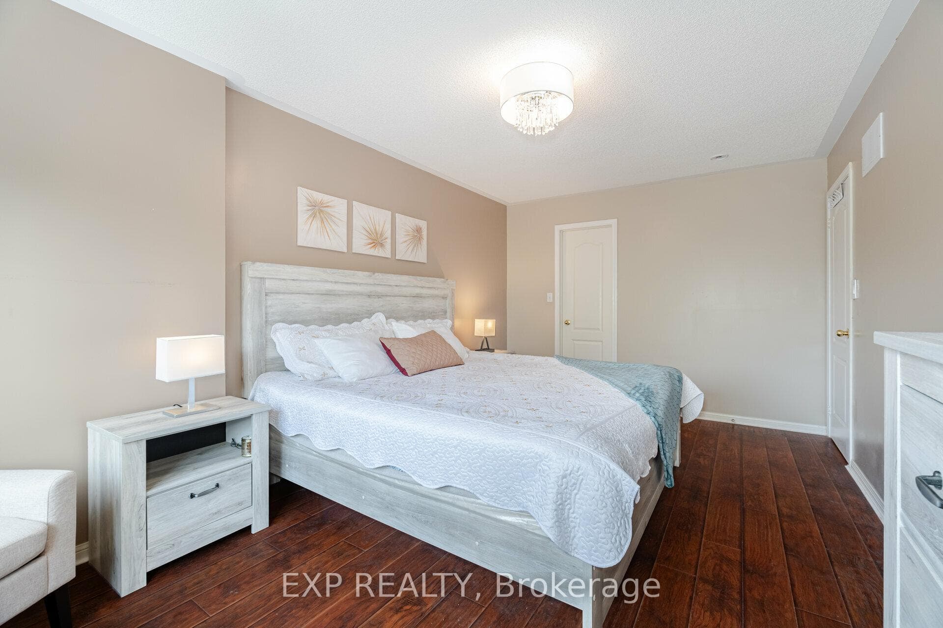 20 Thorpe Crescent photo 24