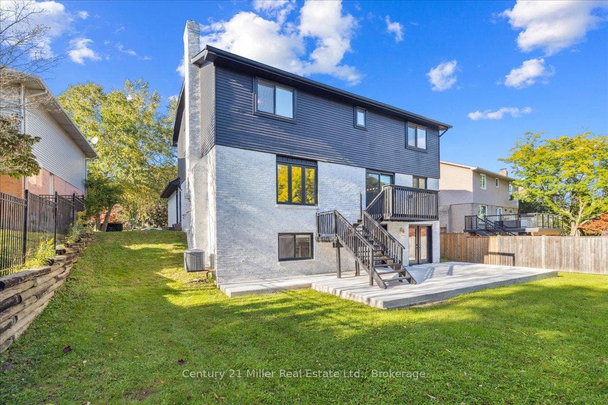 91 Oneida Boulevard photo 39