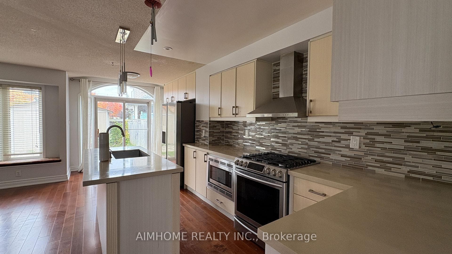 90 Briarhall Crescent photo 7