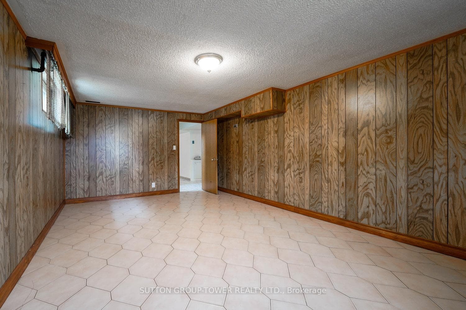 328 Hullmar Drive photo 15