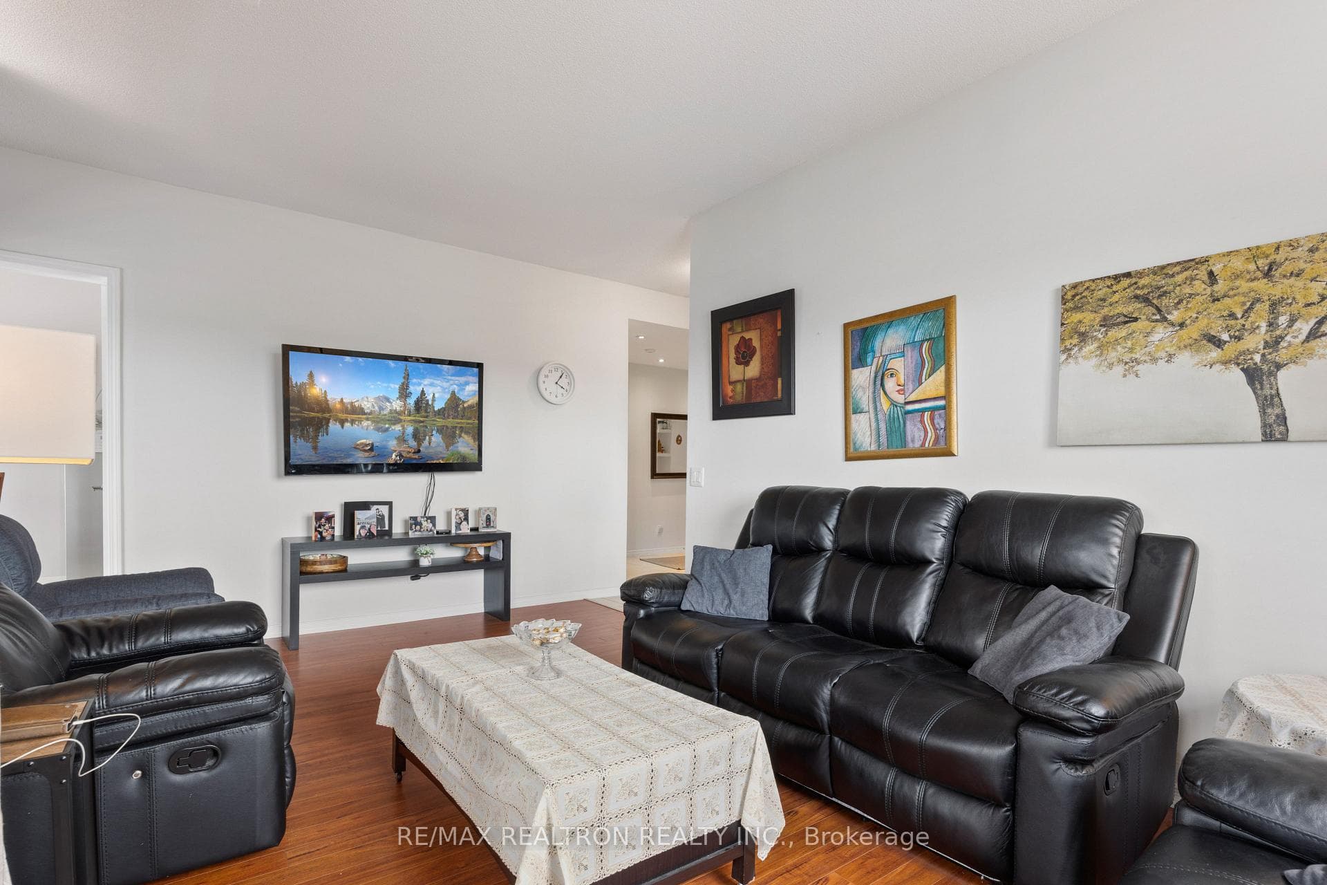 1 Maison Parc Court Unit 402 photo 8