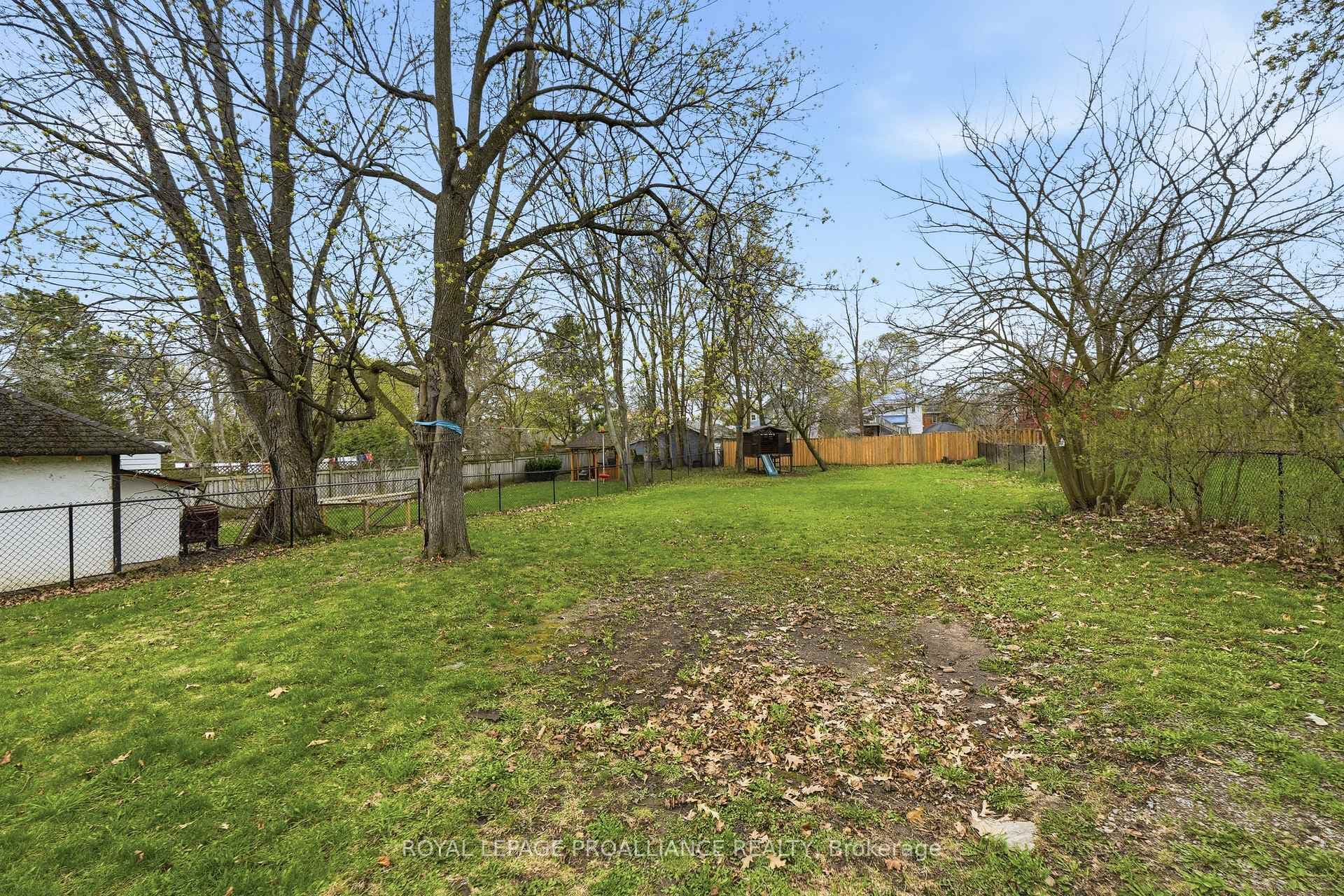 306 Dufferin Avenue photo 47