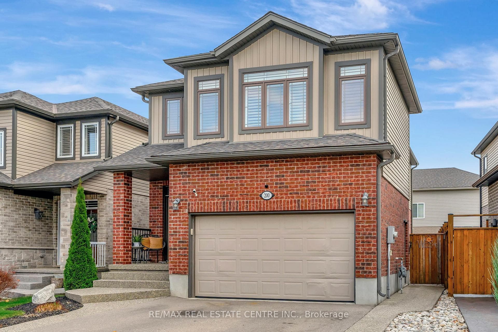 1.5 Car Garage & Spacious Exterior Parking