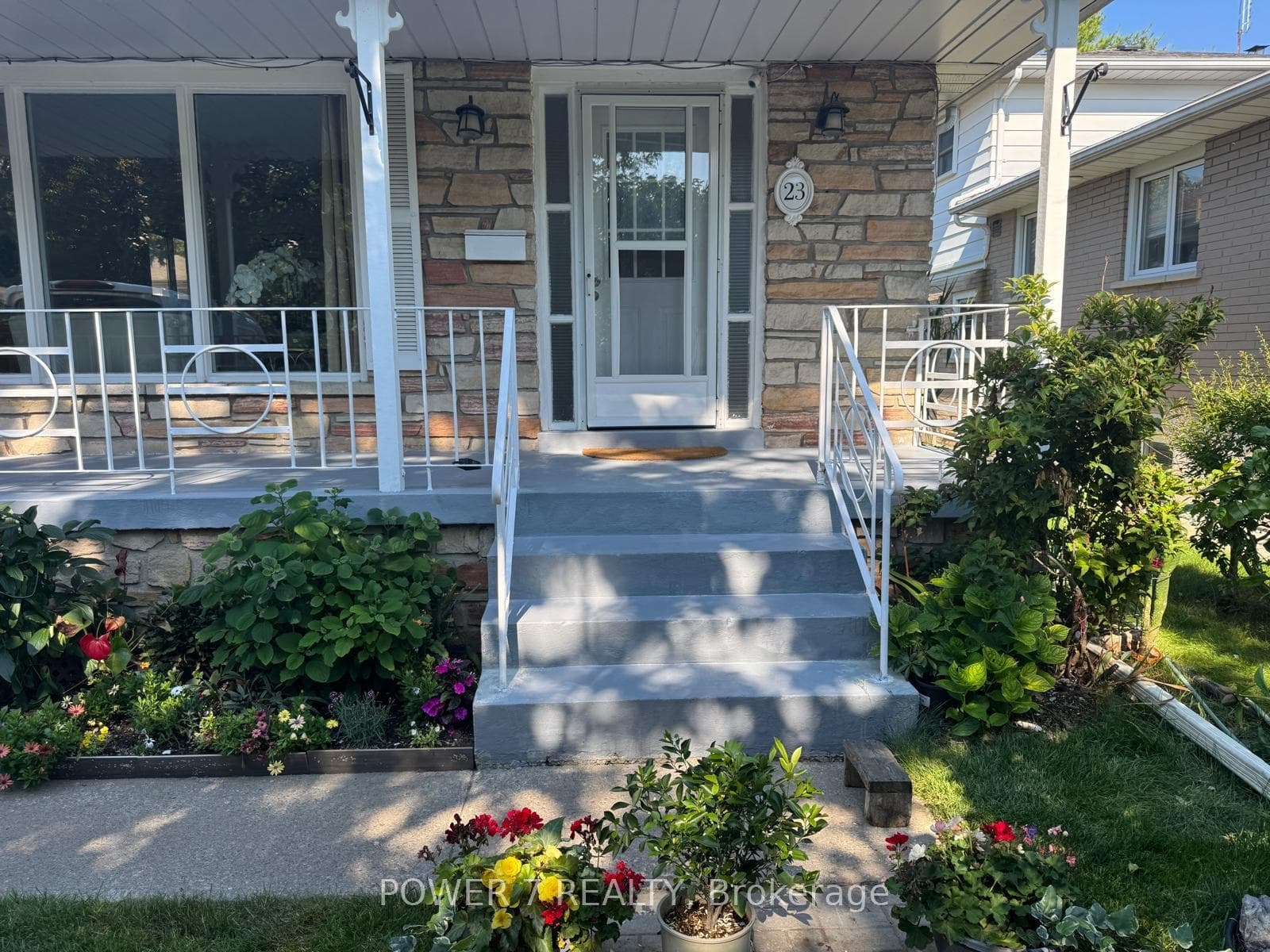 23 Donnacona Crescent photo 3