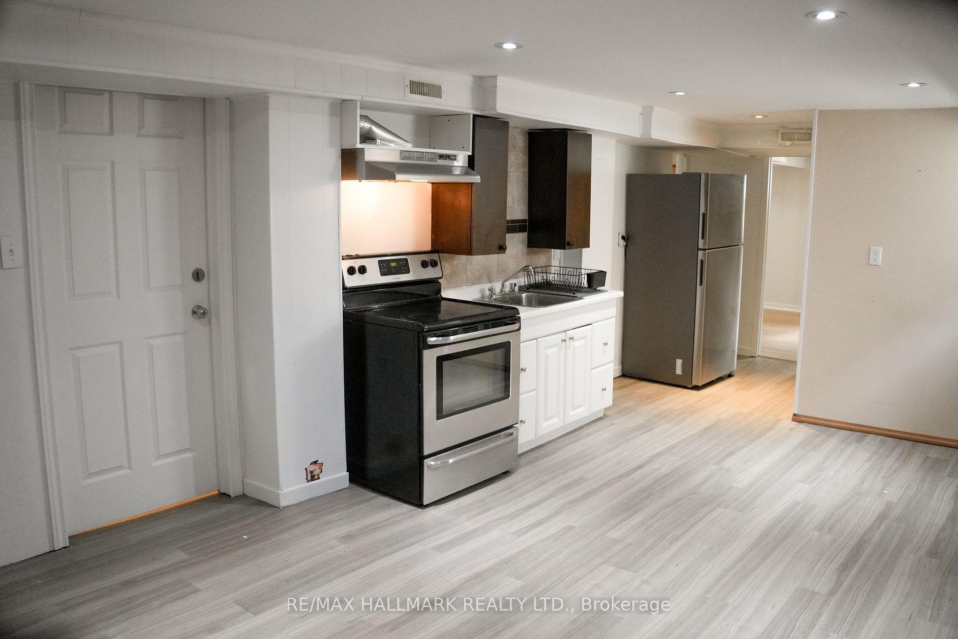 1191 Islington Avenue Unit Basement photo 2