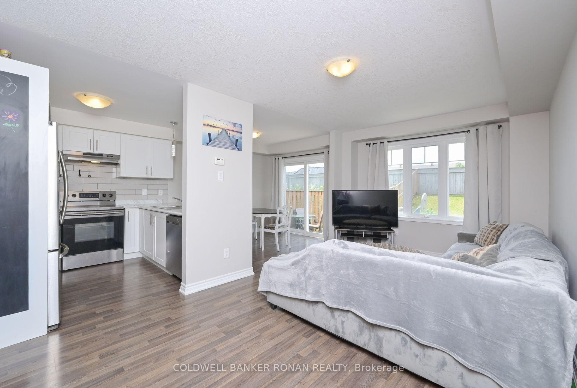 98 Knight Street photo 10