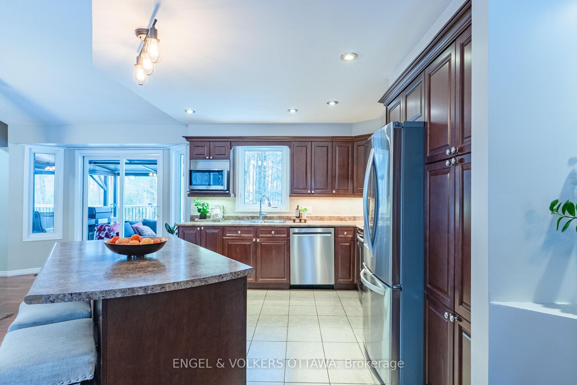 204 Levis Street photo 8