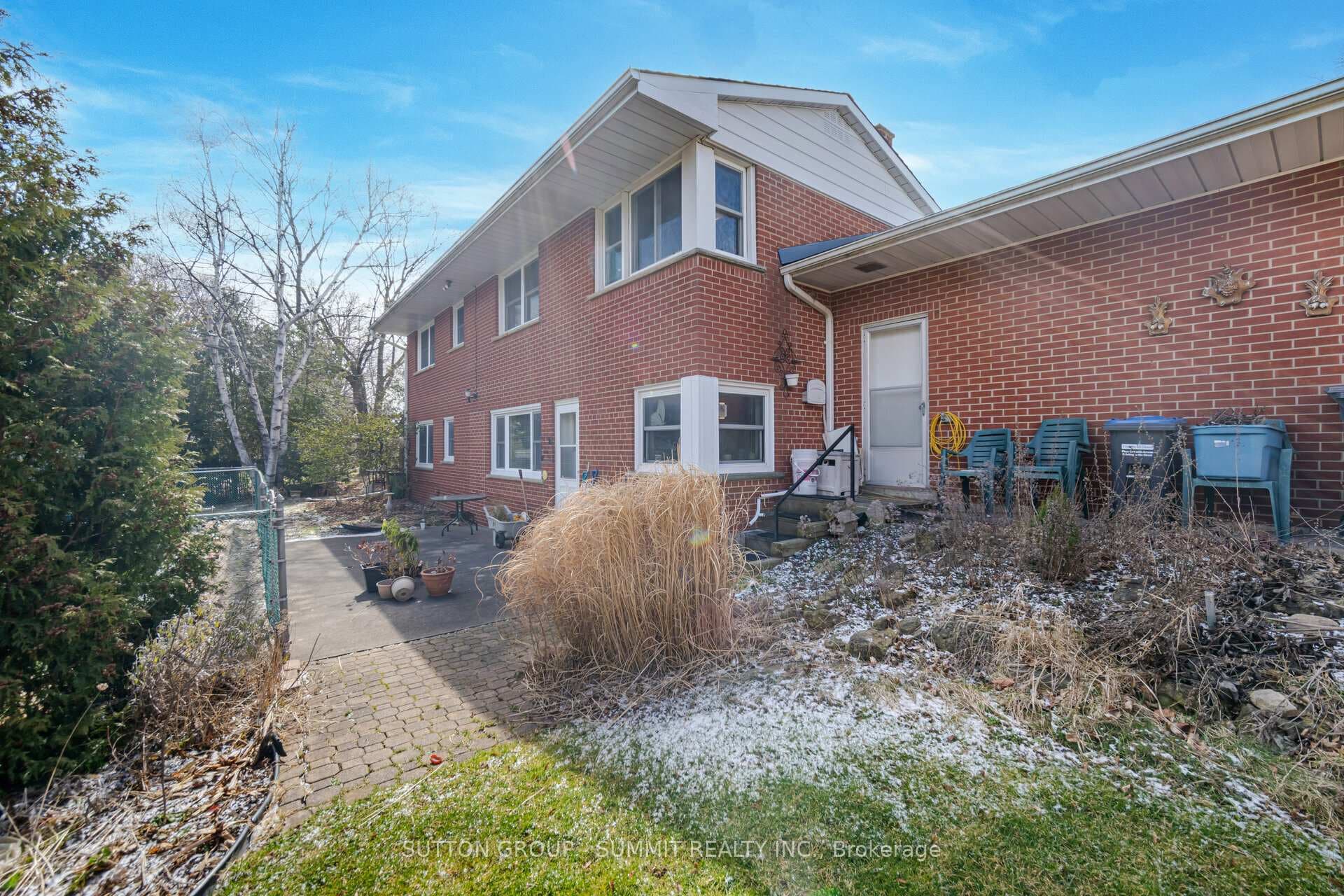 Separate entrance from basement kitchenette