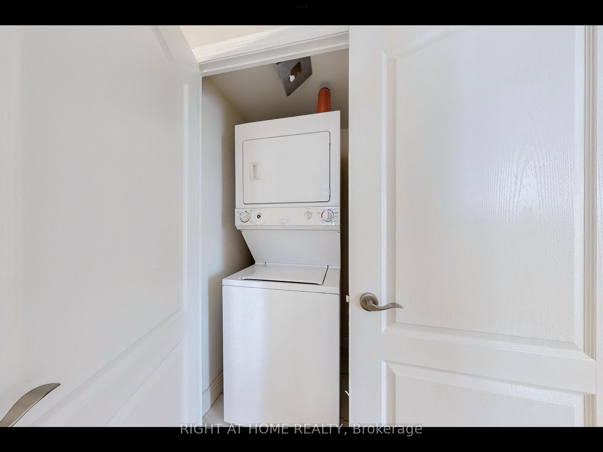 1103 Leslie Street Unit 909 photo 24