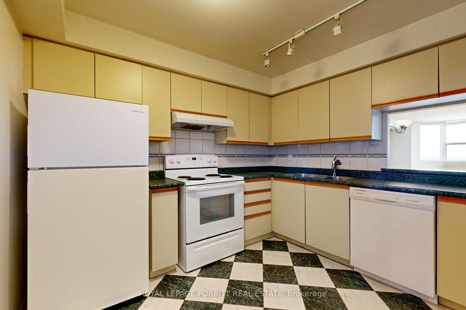 3845 Lake Shore Boulevard Unit 1110 photo 6