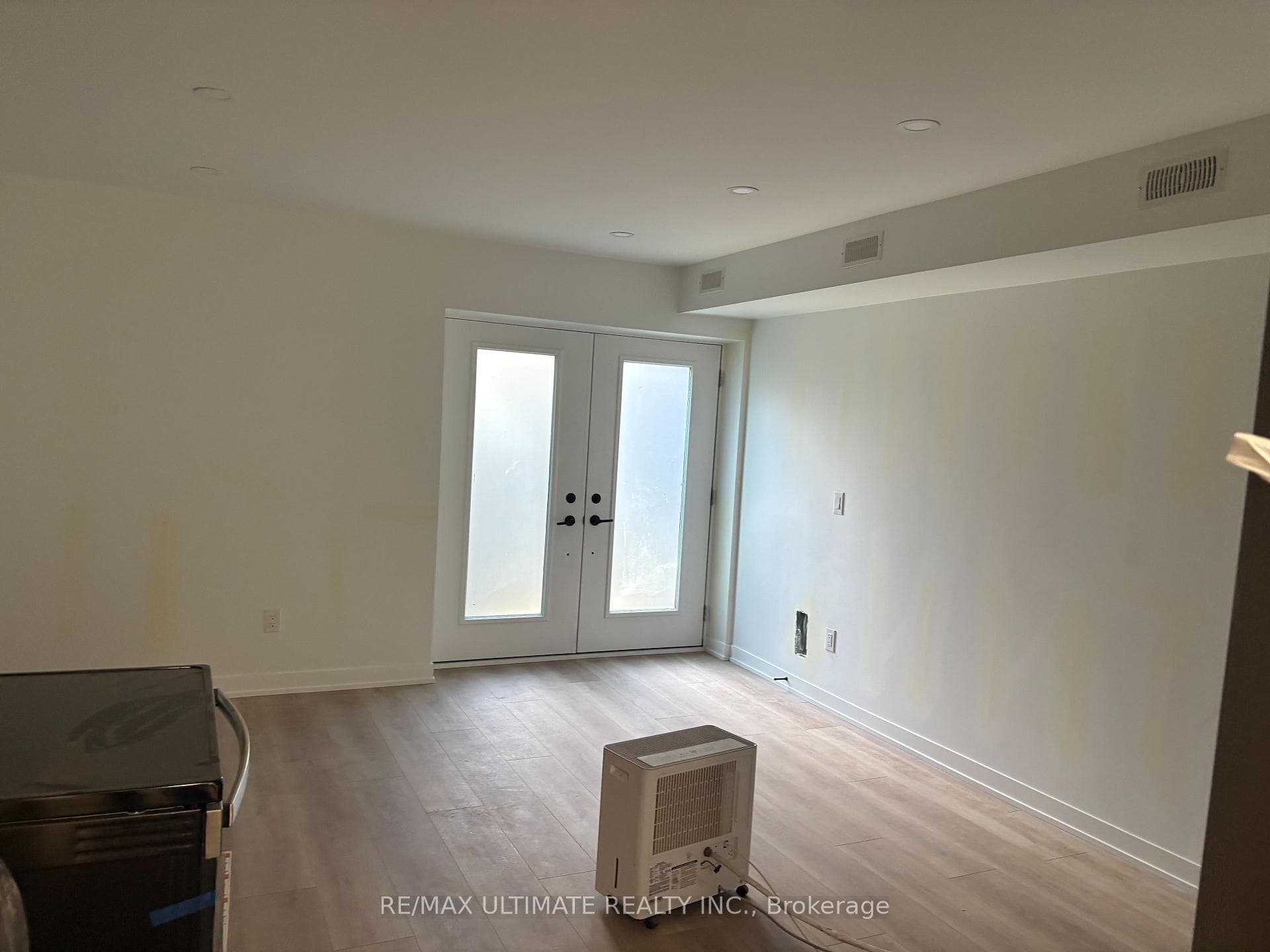 249 Silverthorn Avenue Unit Lower photo 3