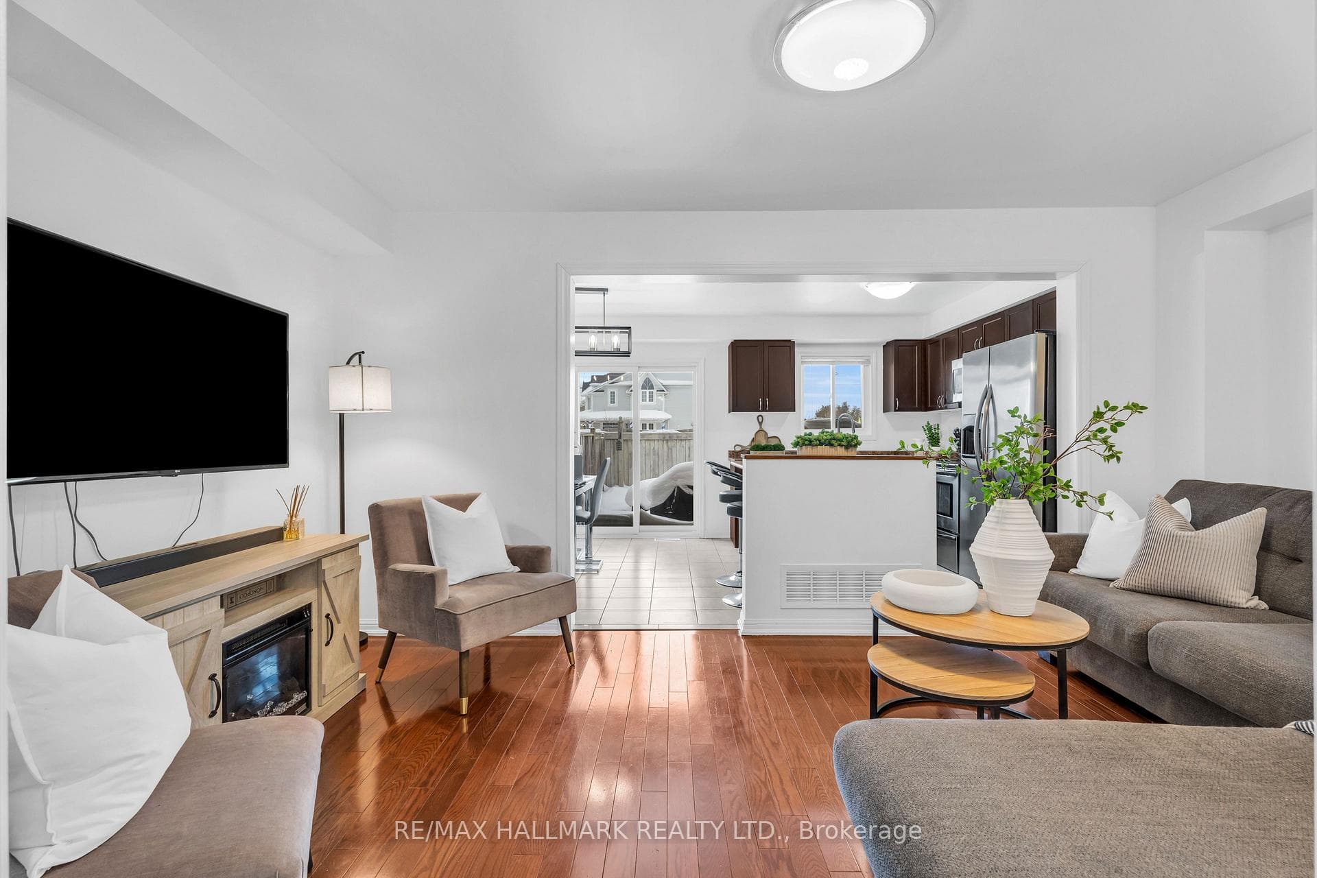 77 Commonwealth Road photo 8