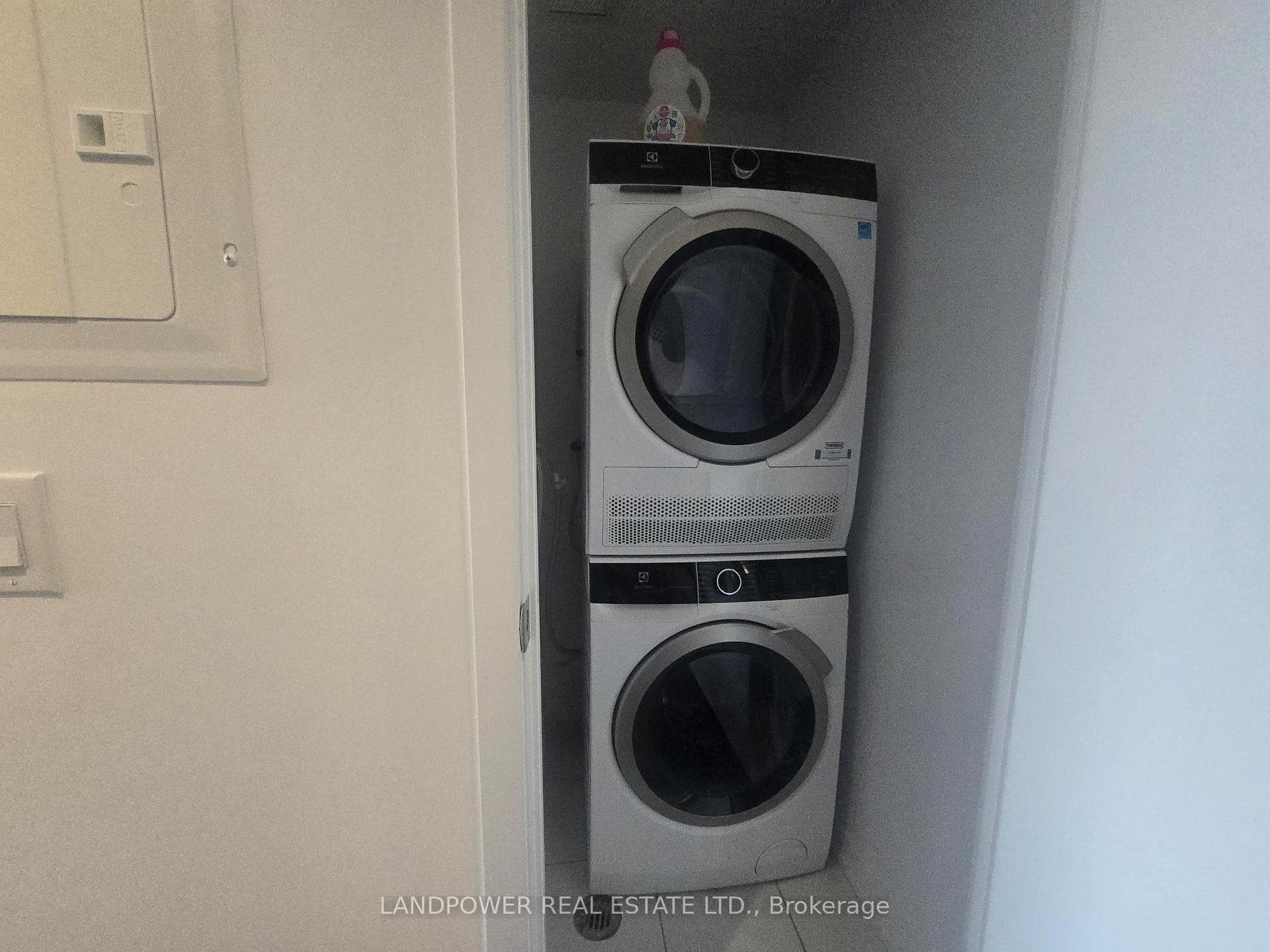 219 Dundas Street Unit 710 photo 5