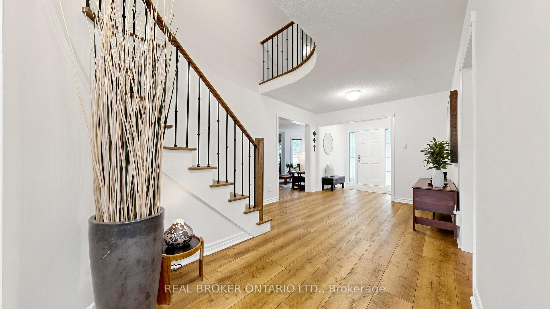 153 Grenadier Crescent photo 23