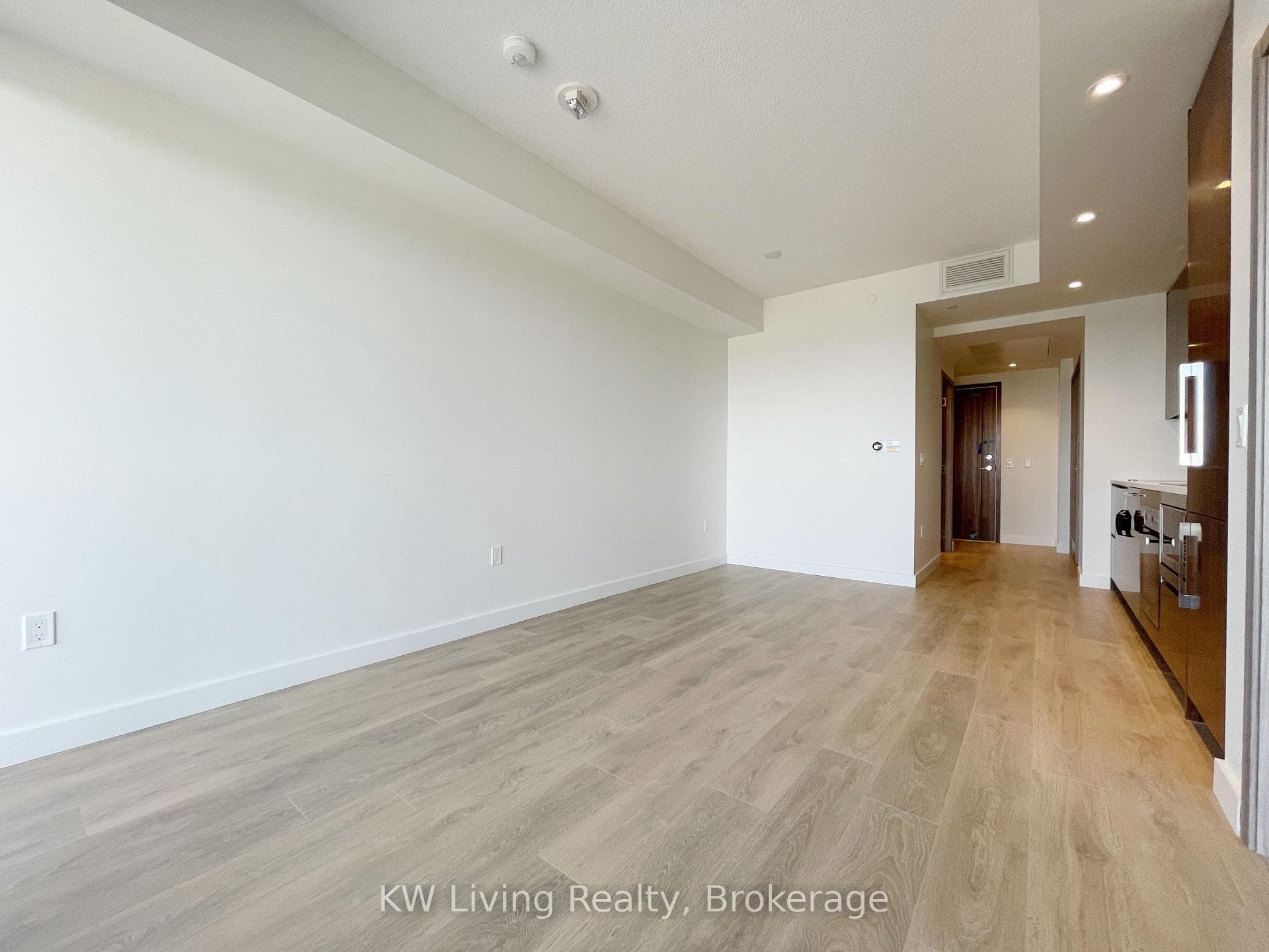 85 McMahon Drive Unit 1510 photo 12