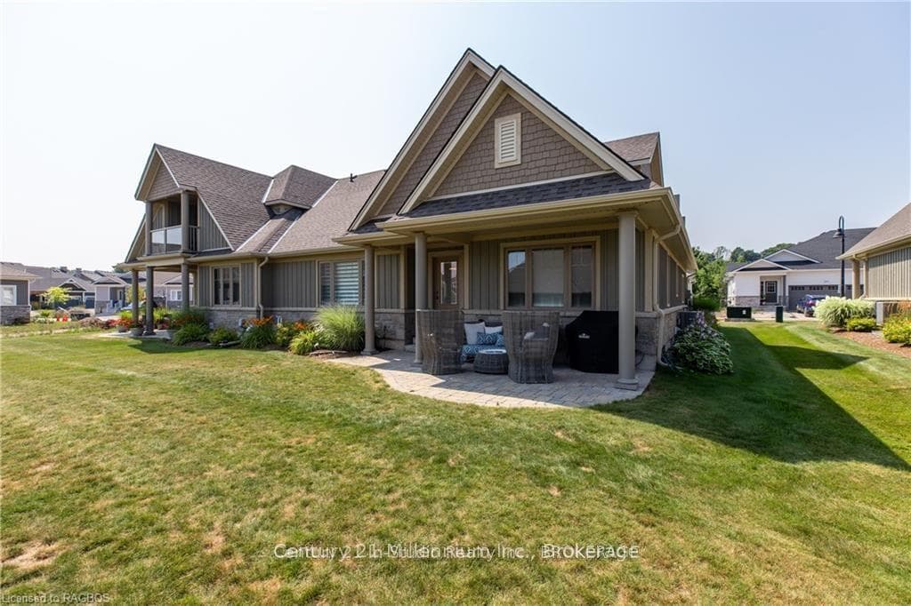 160 Hawthorn Crescent photo 3