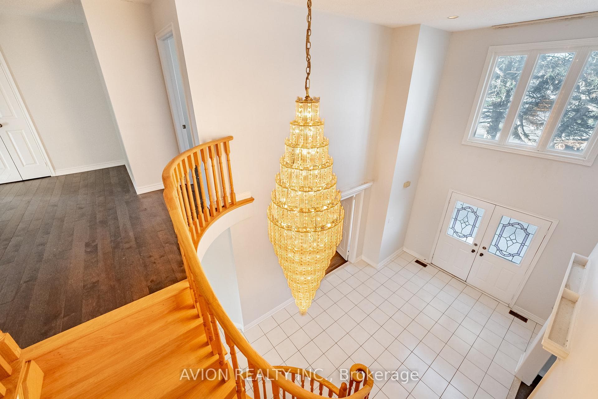 103 Spadina Road photo 5