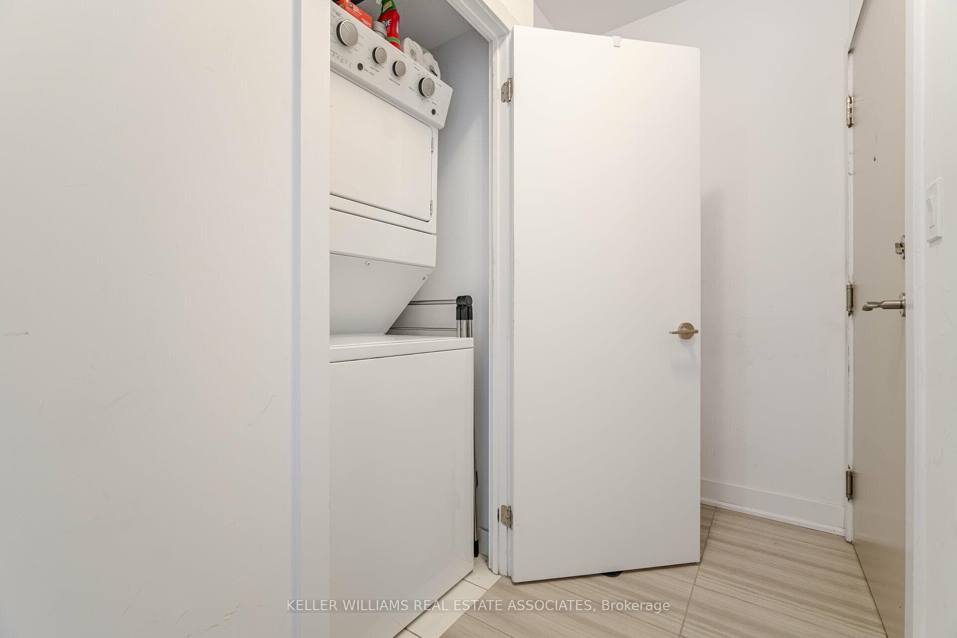 1486 Bathurst Street Unit 1601 photo 24