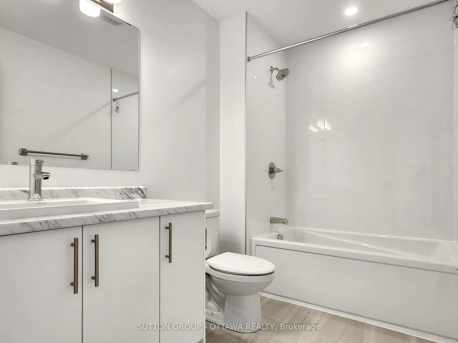 Main Bath (4 piece)