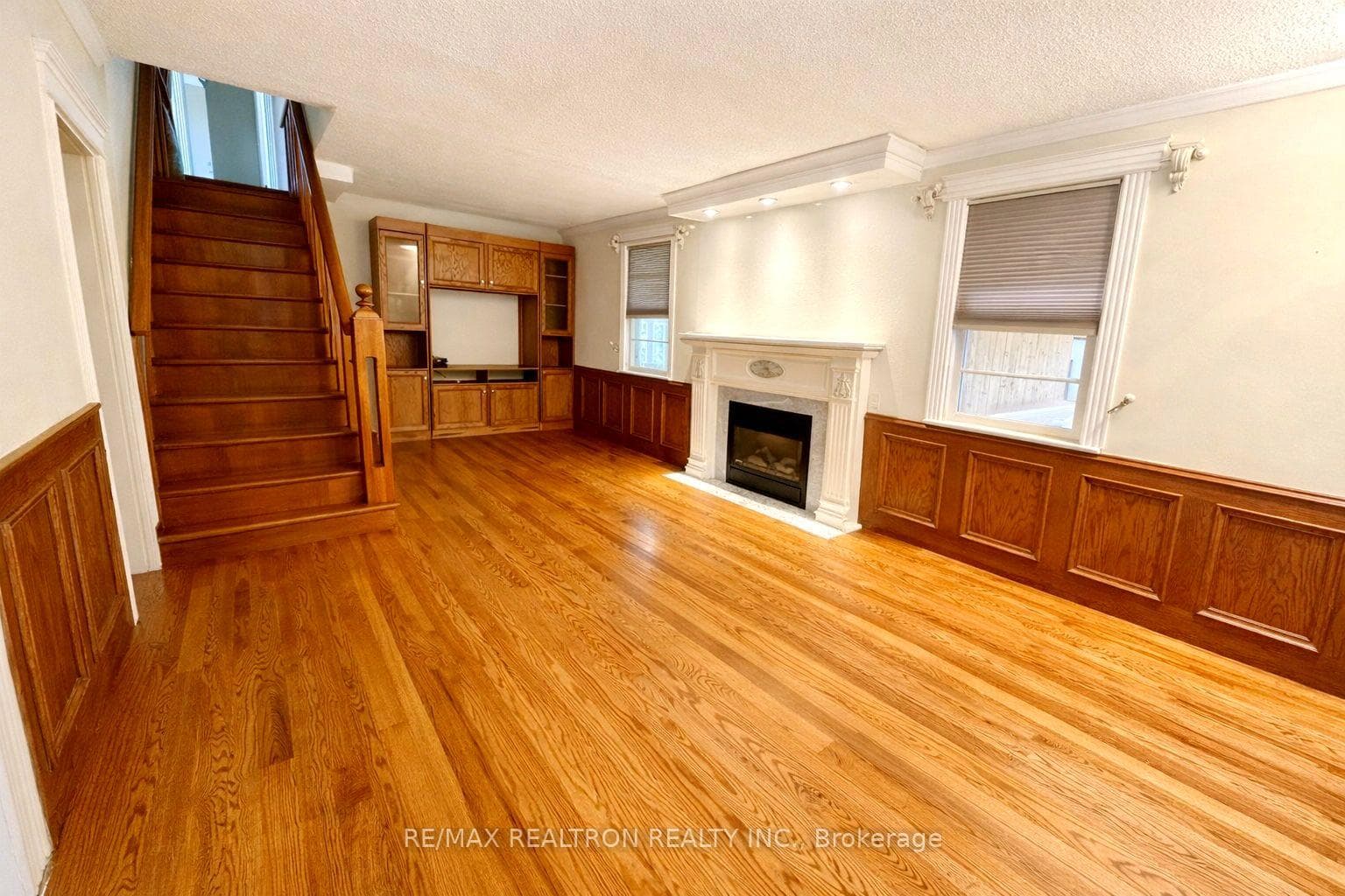Family room W Living Area