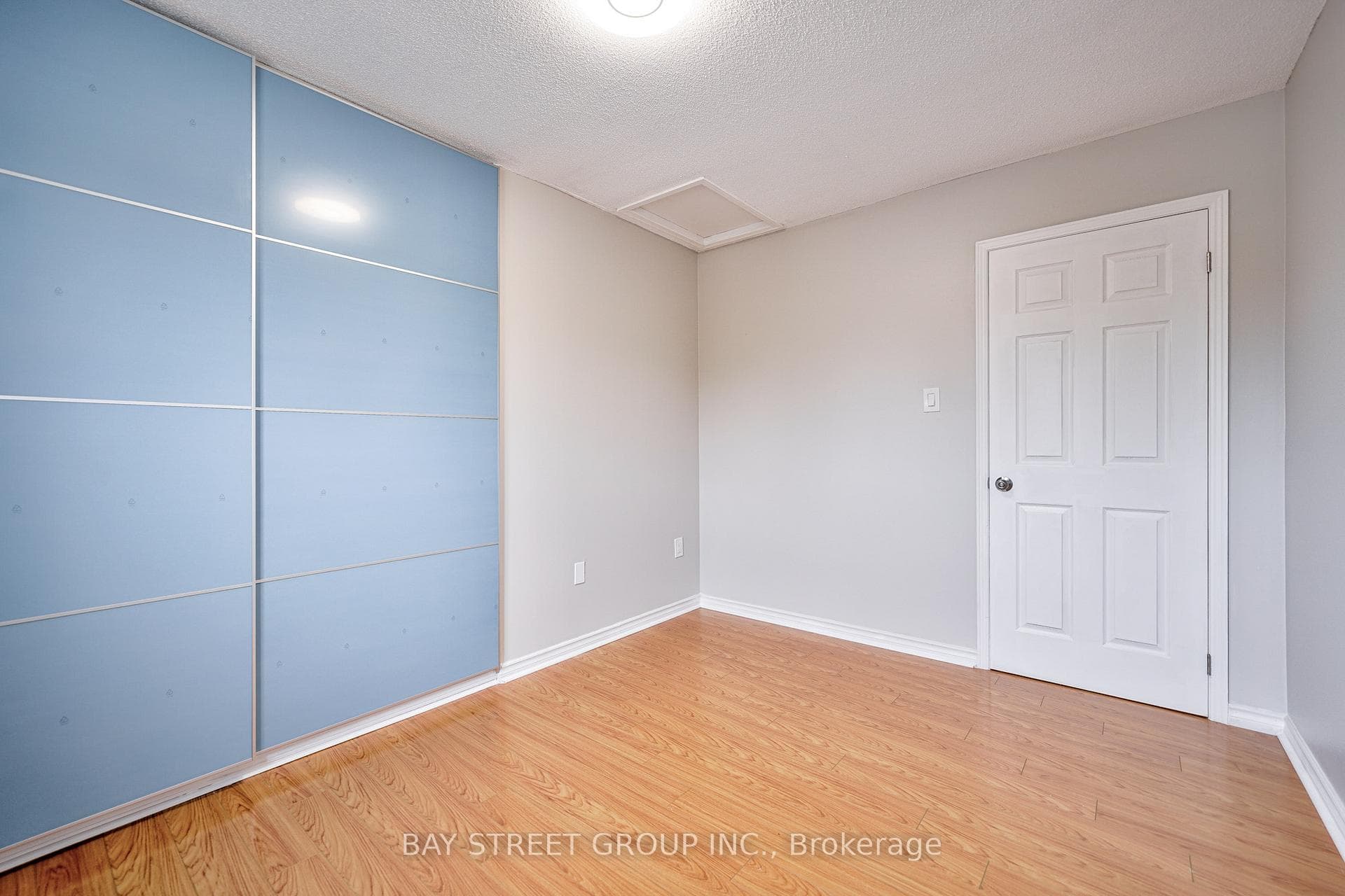 596 CONSTELLATION Drive photo 28