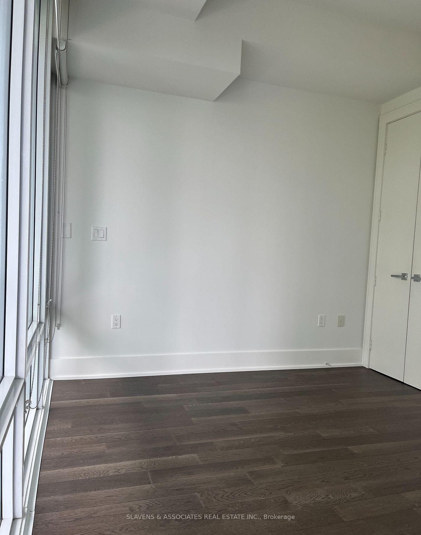 29 Queens Quay Unit 417 photo 12