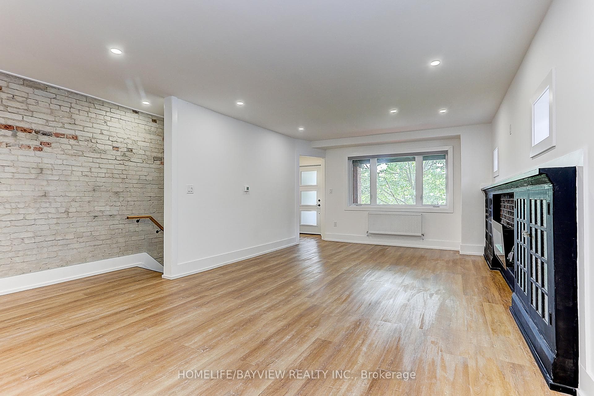 43 Wineva Avenue Unit Main photo 8