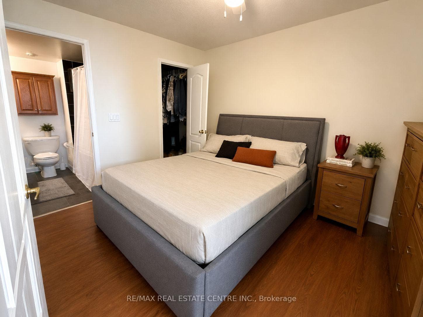 Bedroom with Ensuite washroom and walk in closet