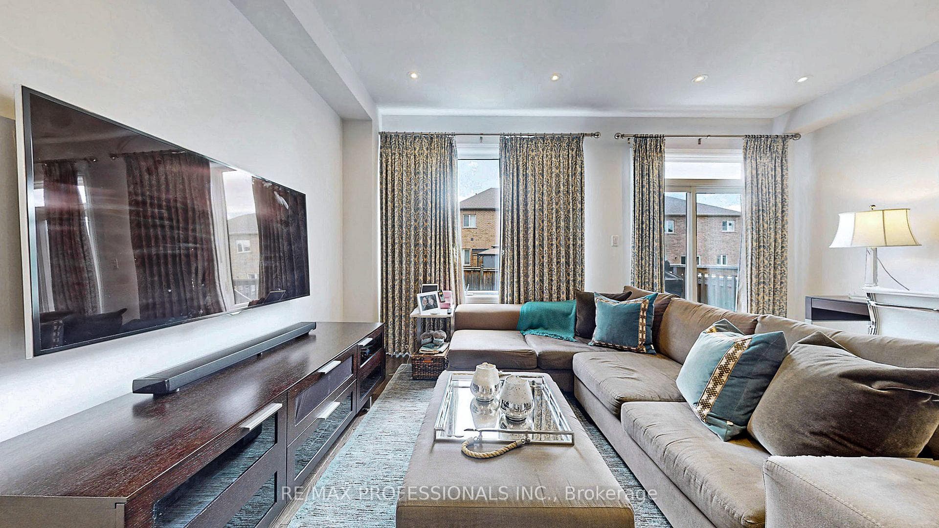 45 Coastline Drive photo 3