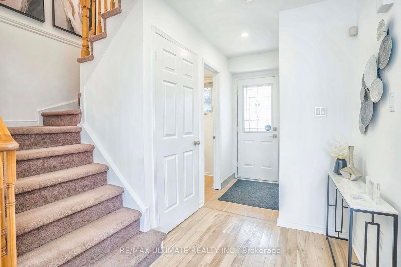 132 Wright Crescent photo 2