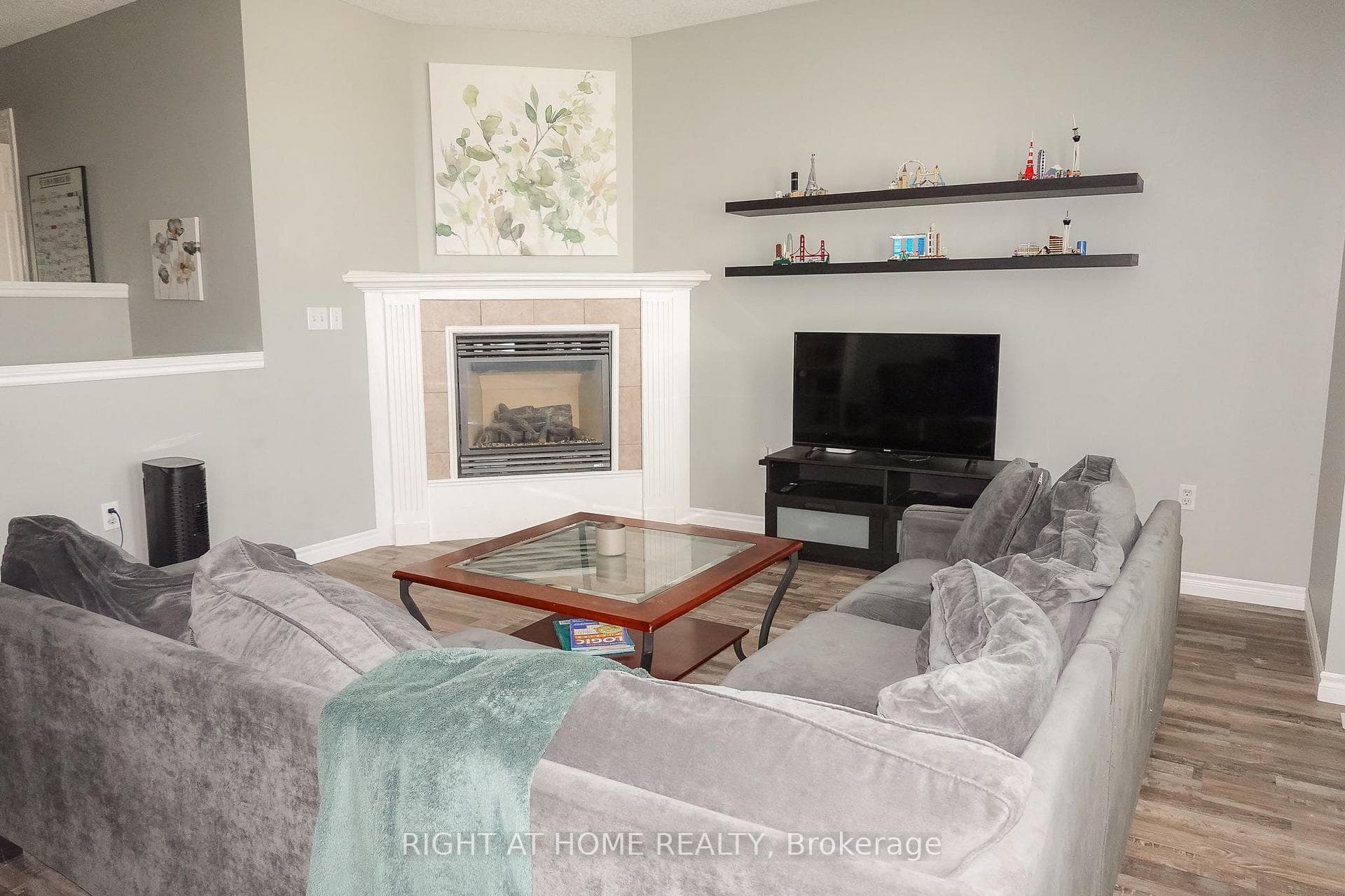 652 Salisbury Avenue photo 10