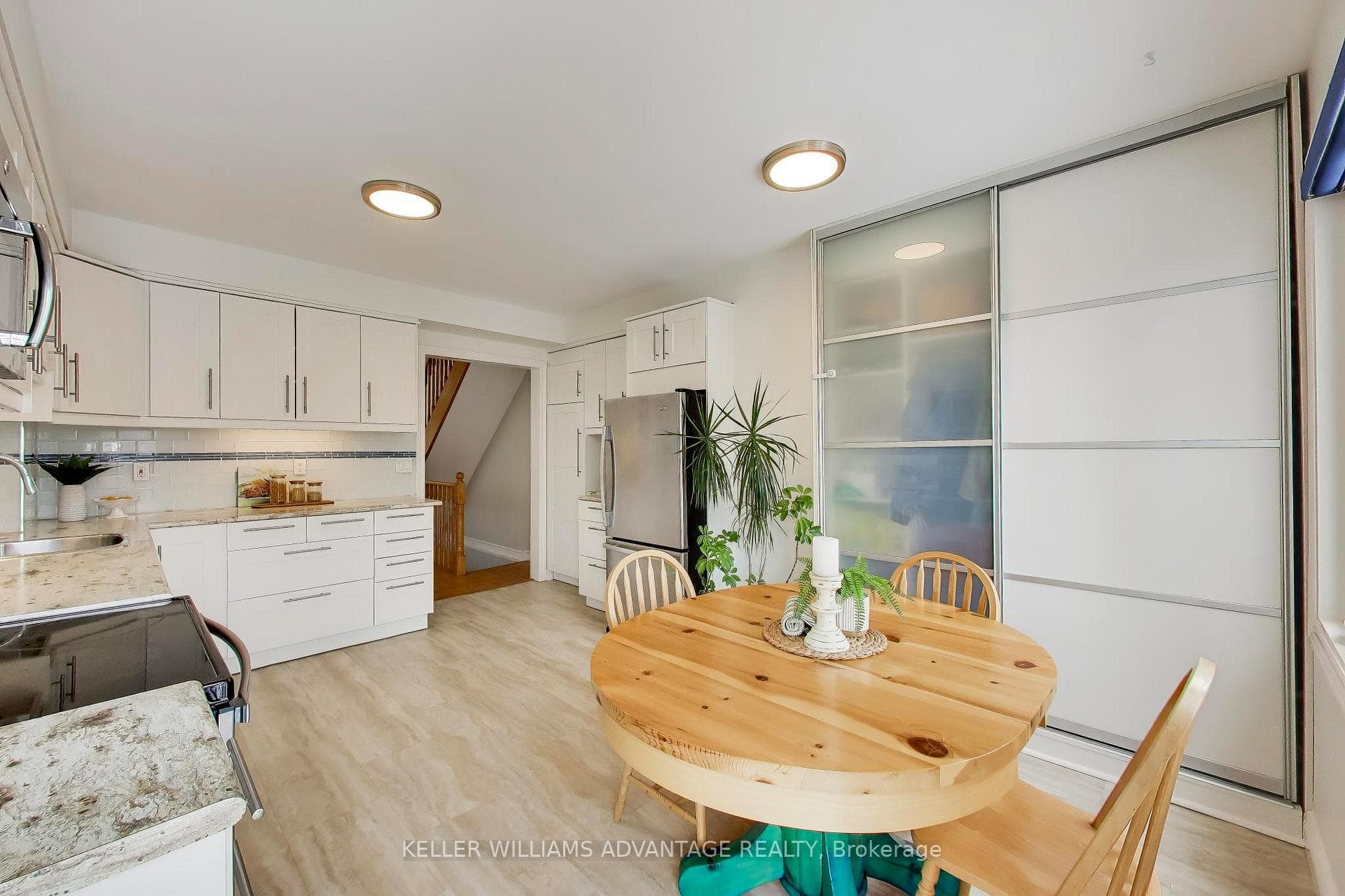 255 Queensdale Avenue photo 13