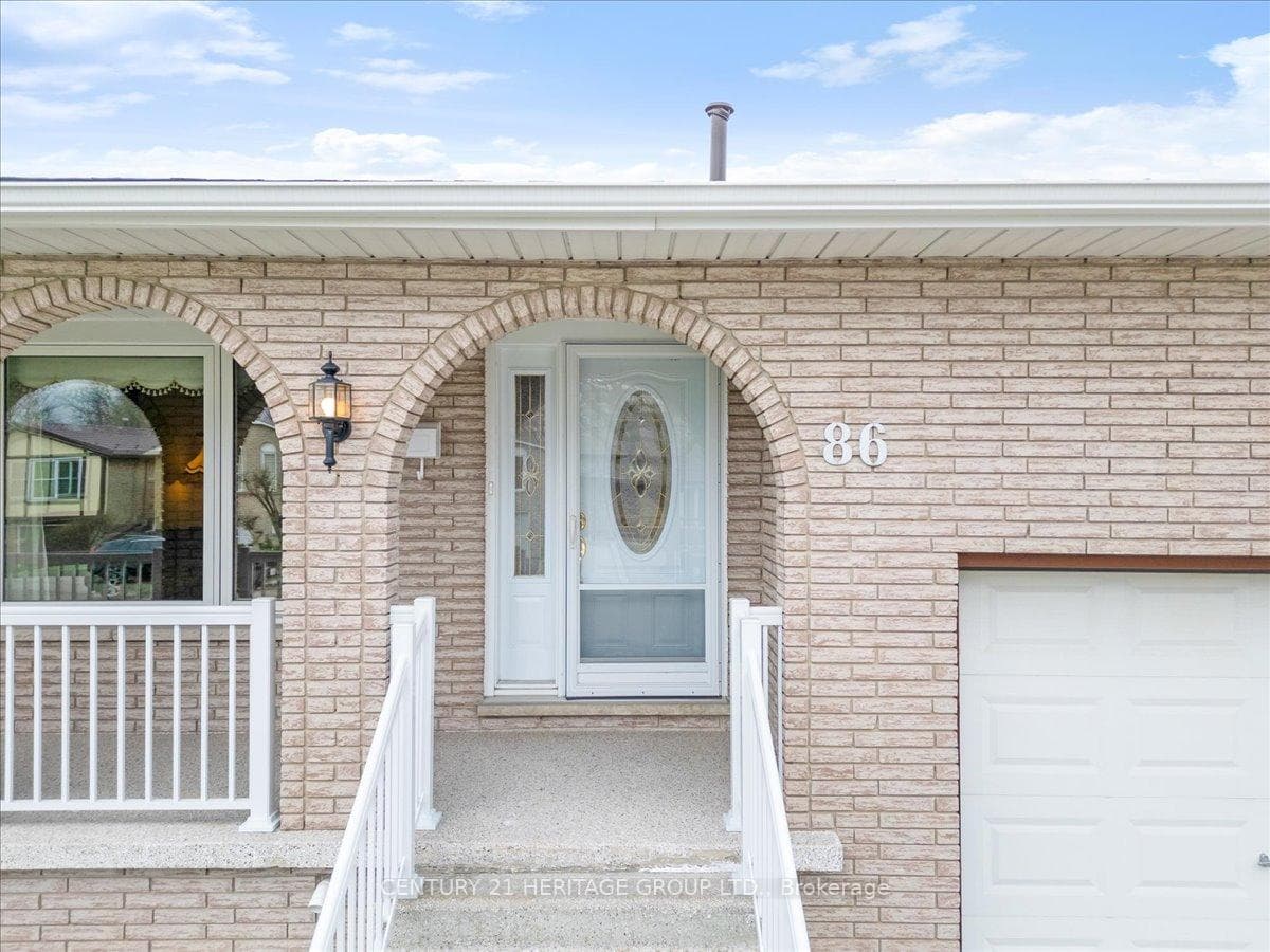 86 MARKSON Crescent photo 3