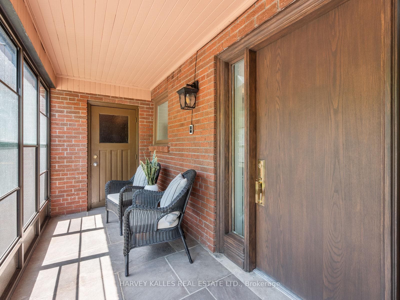 8 Caravan Drive photo 5