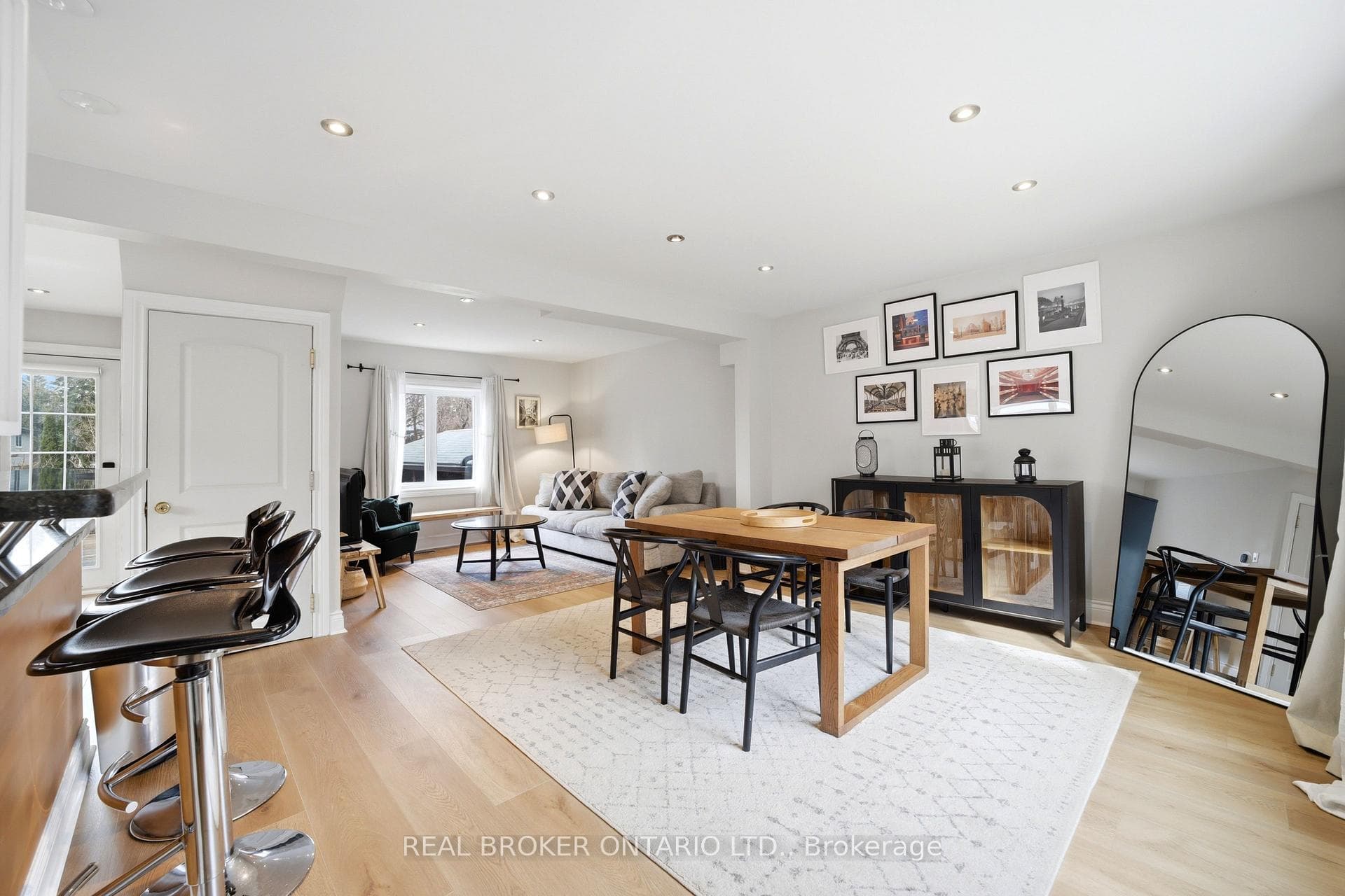 24 Glenburn Avenue Unit Upper photo 9