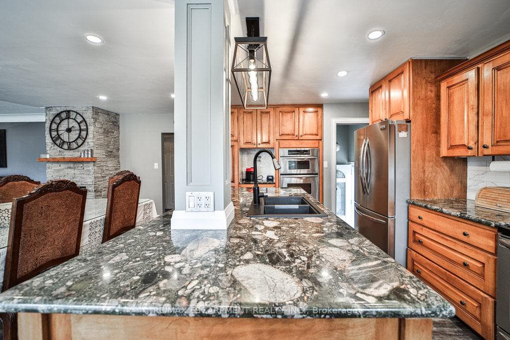 4182 William Street photo 11
