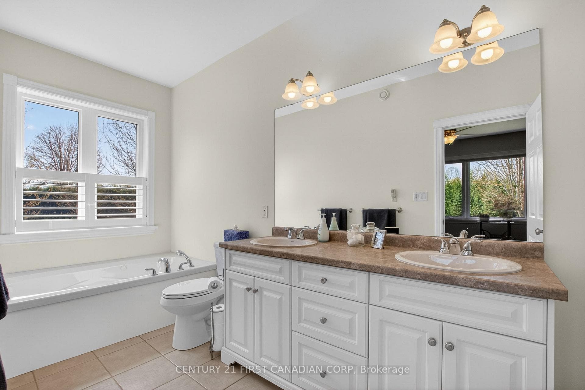 653 Peter Street photo 18