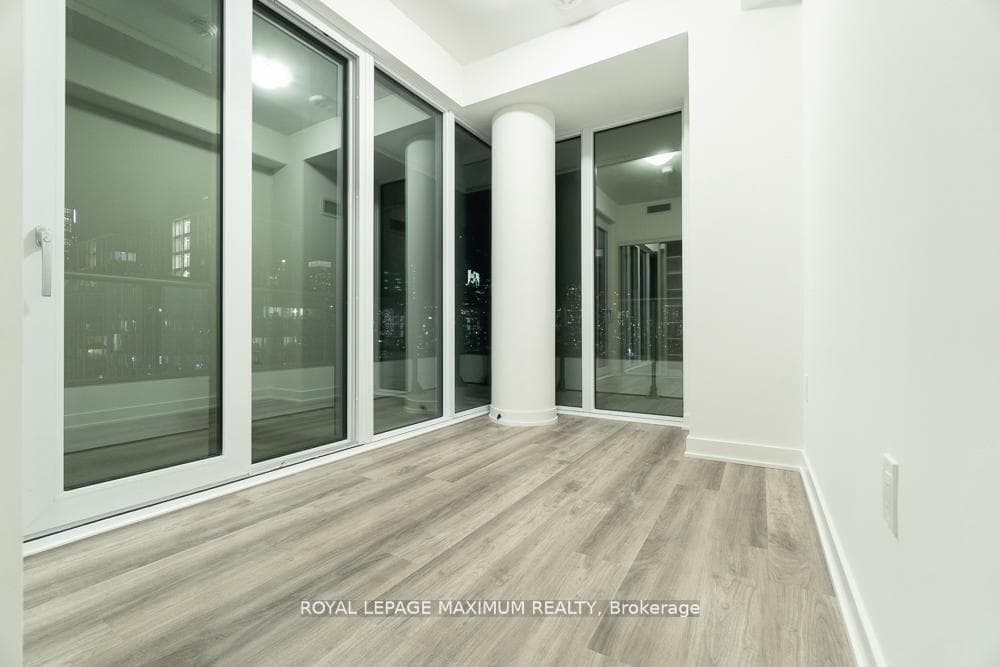 70 Princess Street Unit 2015 E photo 9