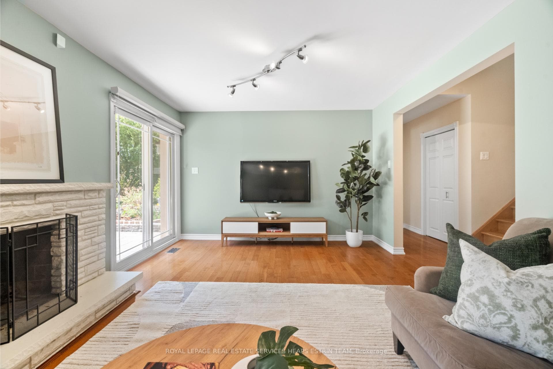 73 Owen Boulevard photo 13