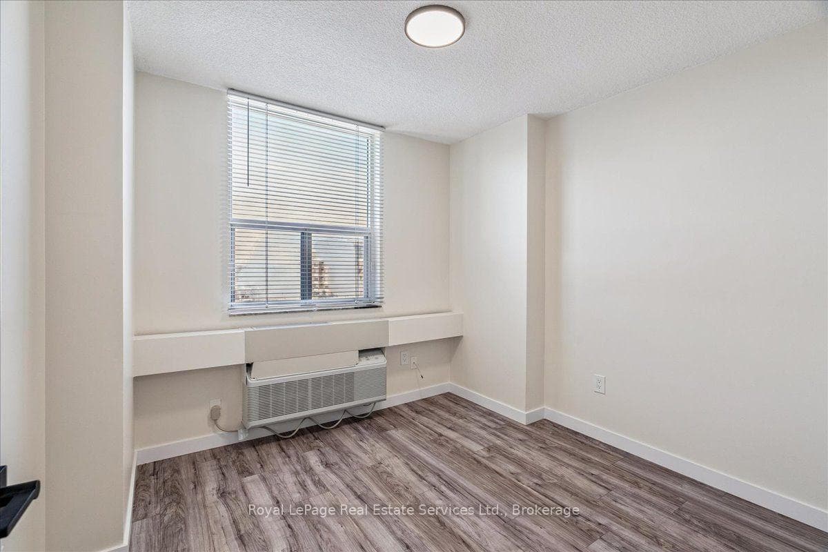 966 Inverhouse Drive Unit 812 photo 18