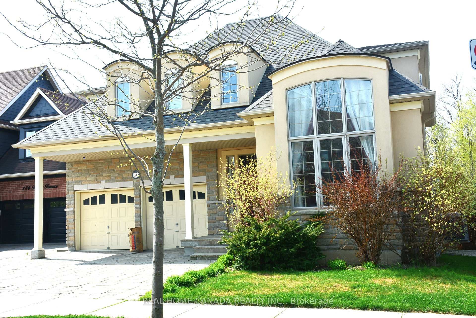 190 Forbes Terrace photo 2