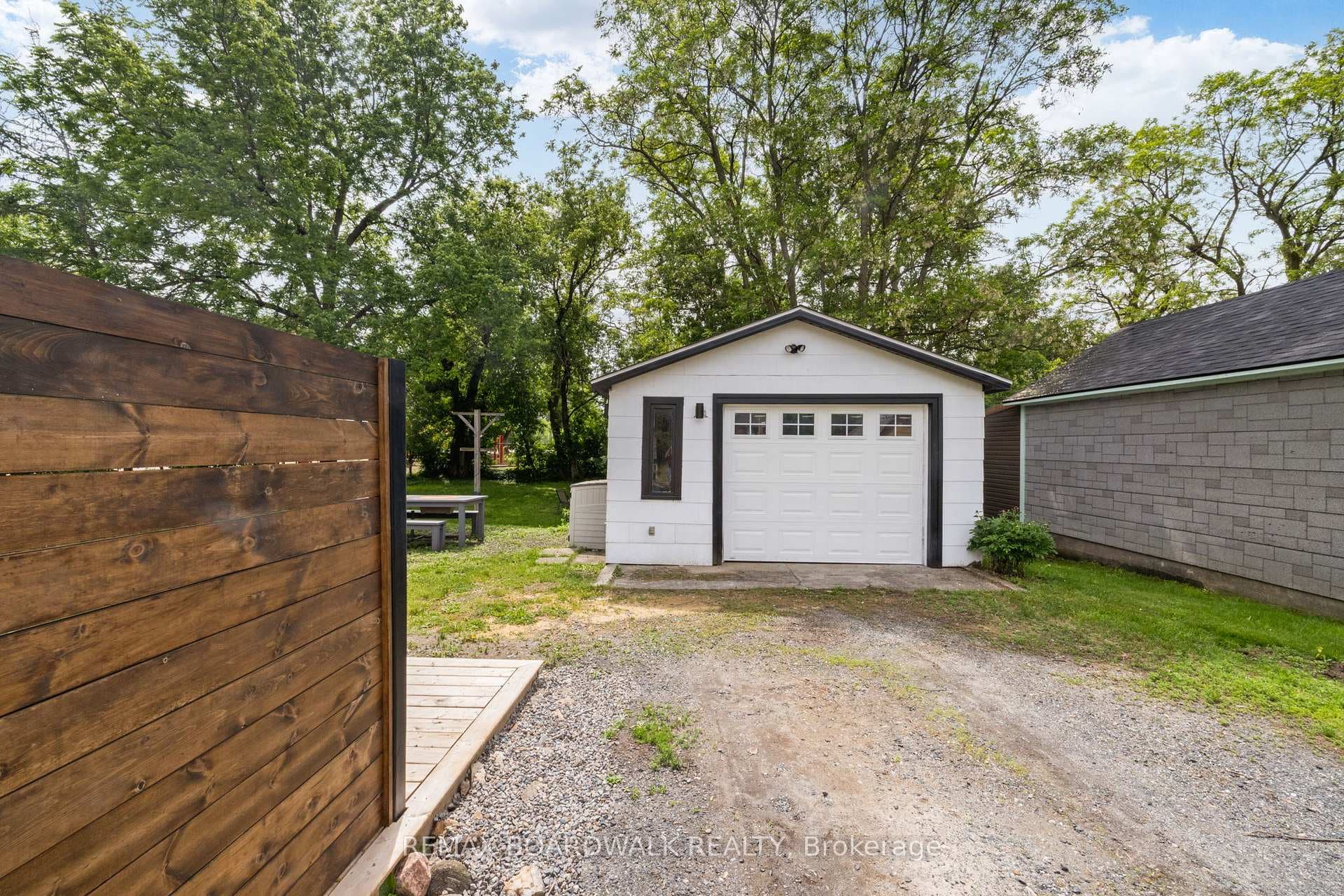 8 Grant Street photo 31
