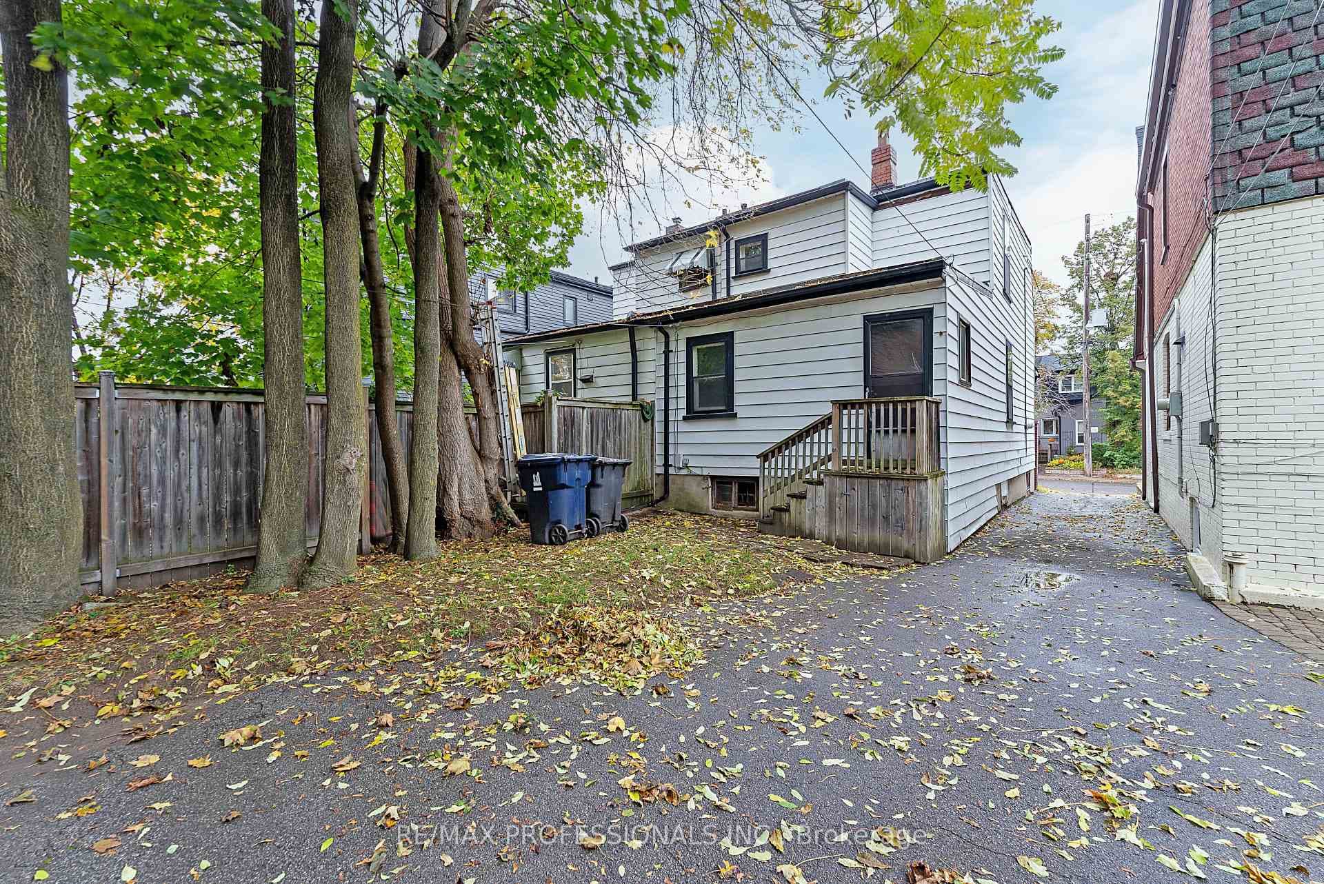 110 Bastedo Avenue photo 38