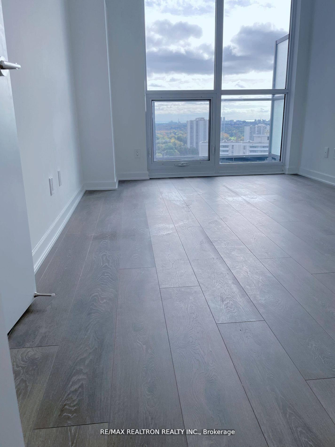 38 Forest Manor Road Unit 1805 photo 6