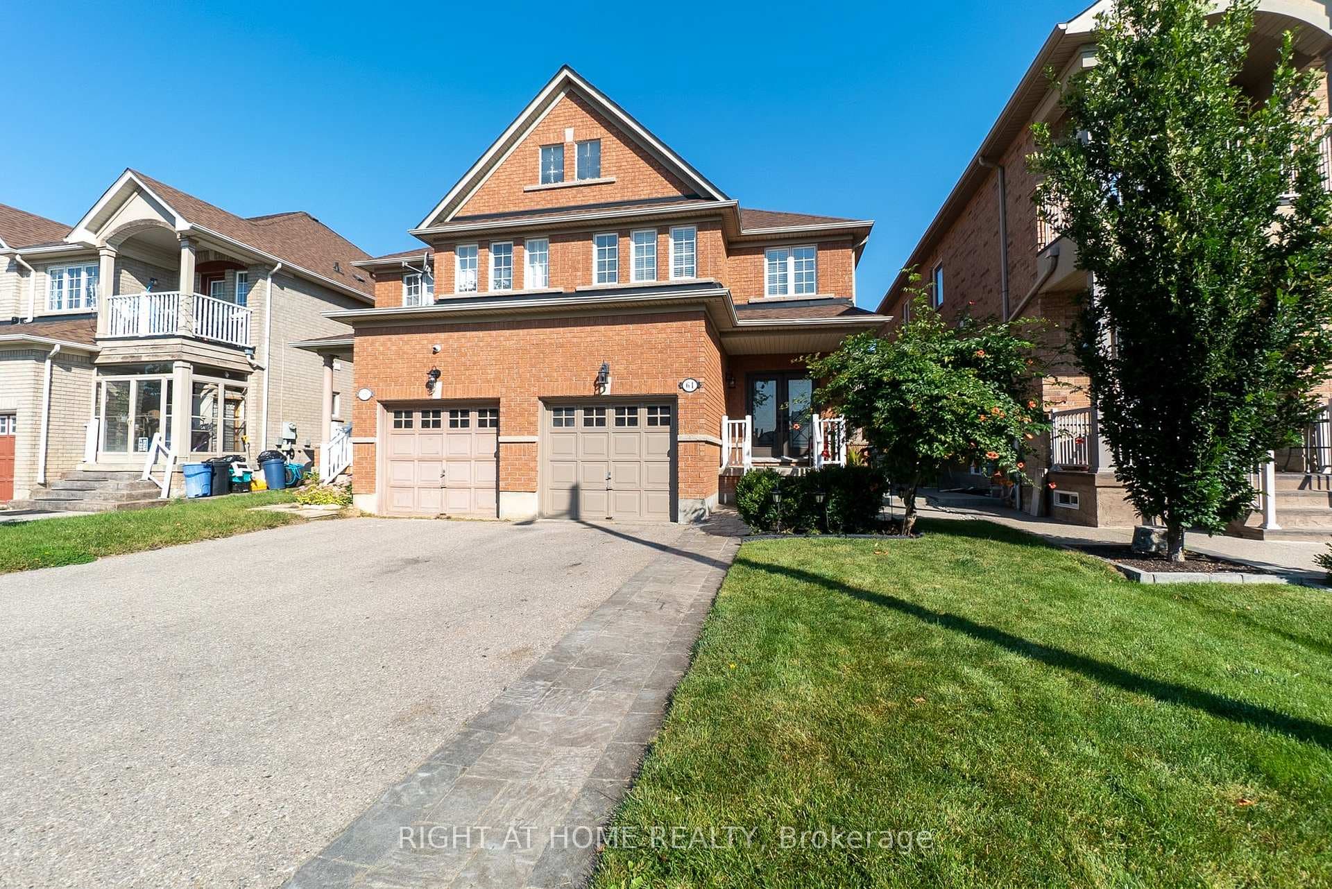 1 car Garage & 2 car Driveway Parking