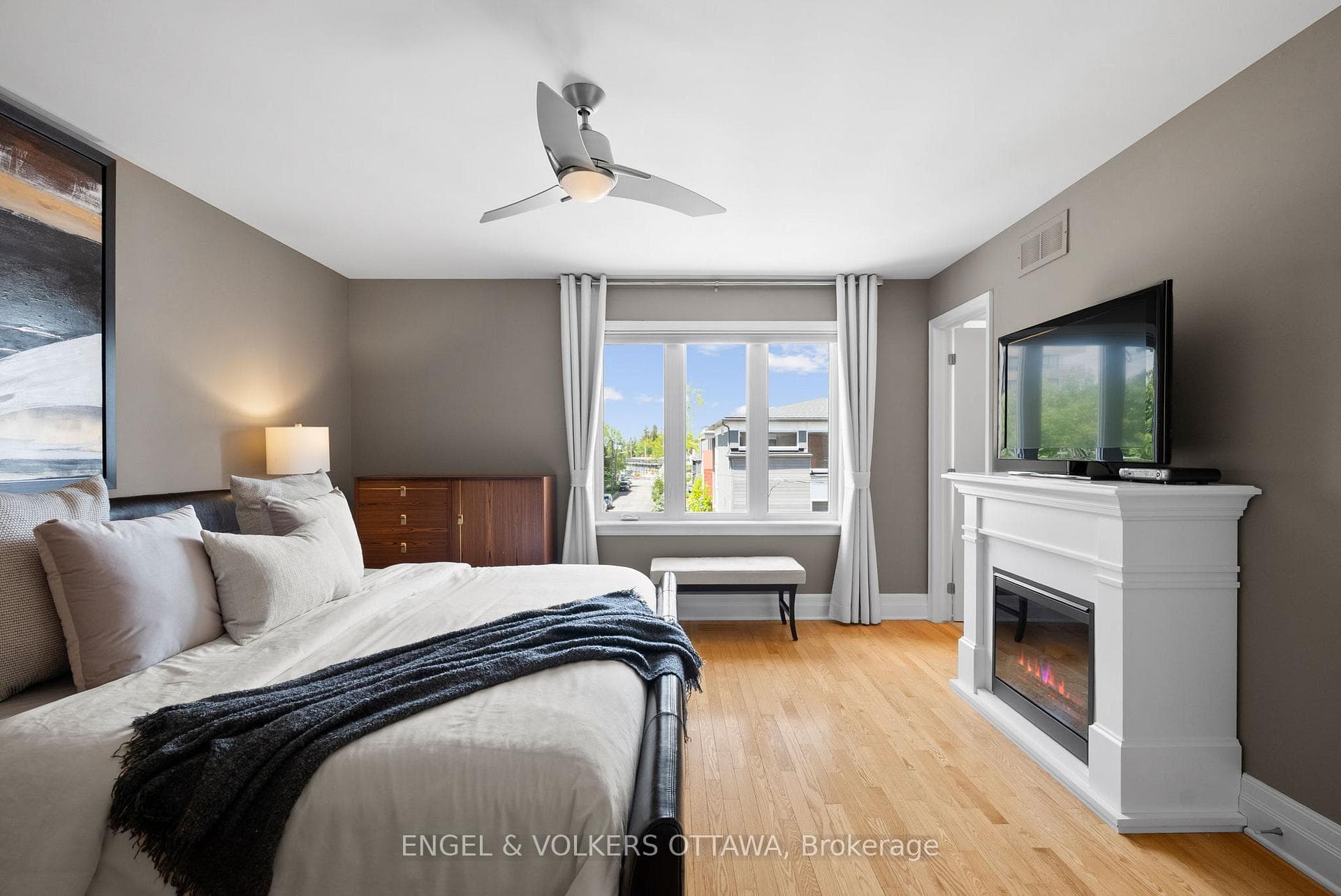 106 Tay Street photo 28