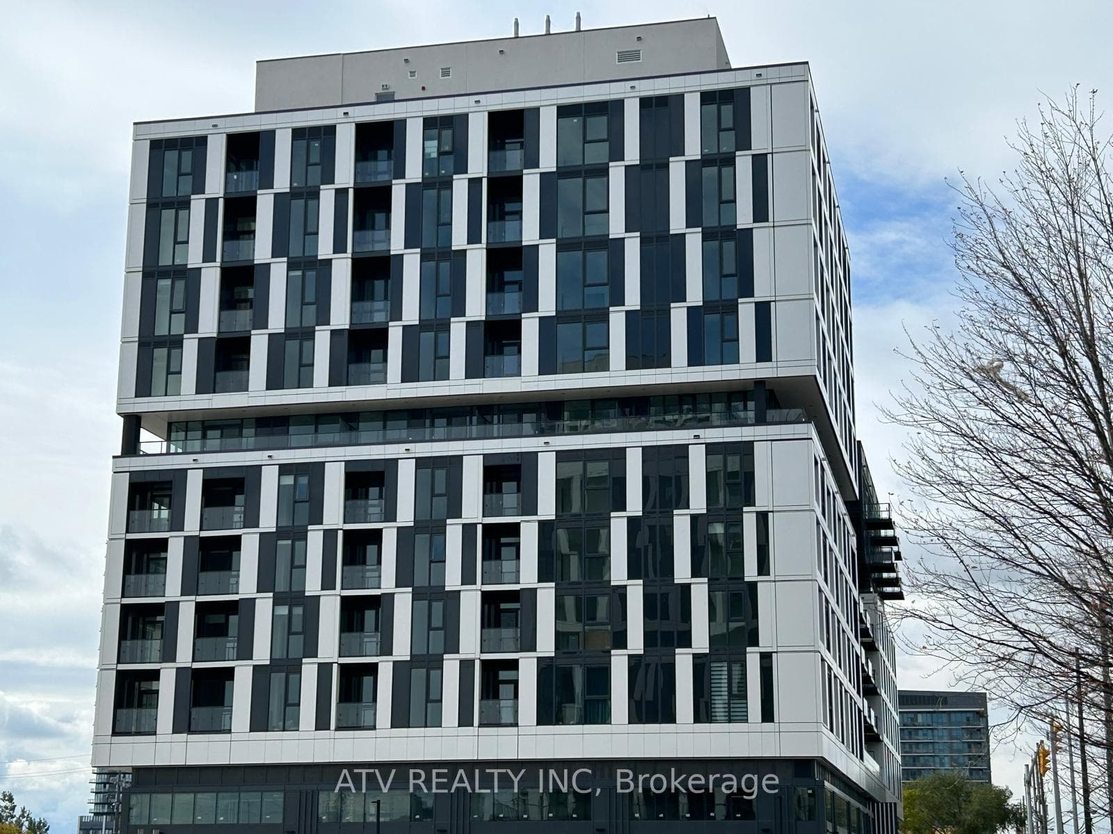 1007 The Queensway N/A Unit 417 photo 1