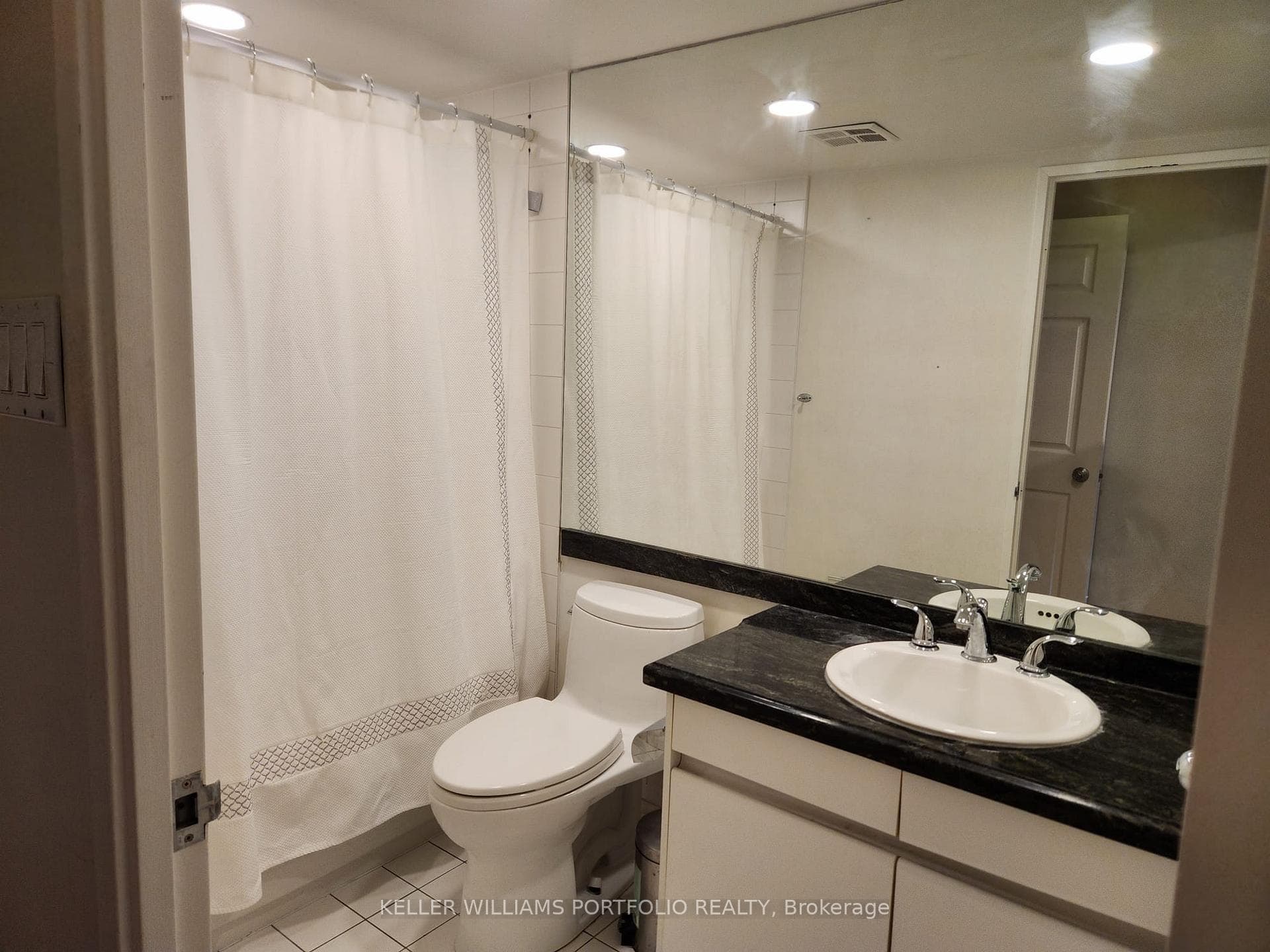 33 University Avenue Unit 2404 photo 15